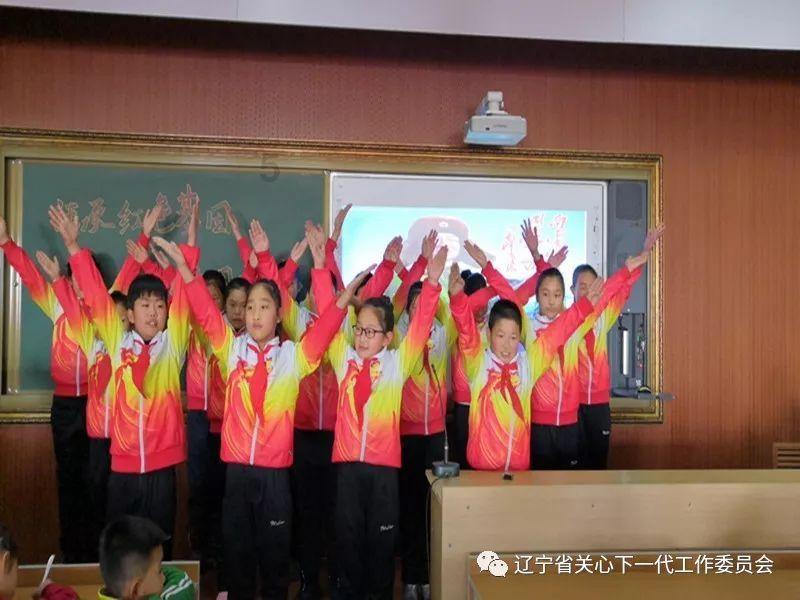 草莓园里采摘忙 产业兴旺促增收